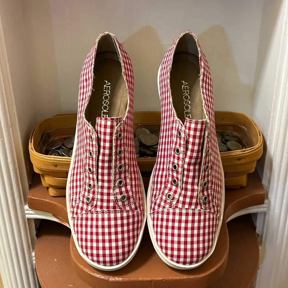AEROSOLES Checkered Sneakers pre-distressed unlaced design slip on Size 7